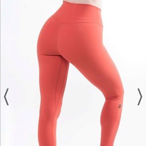 NWOT Ptula Taylor Leggings | size M | light orange (Arizona Sunset color)